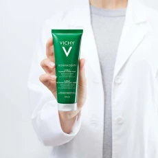Vichy Normaderm  3 v 1